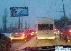 Снегопад вновь парализовал движение в Волгограде Снегопад вновь парализовал движение в Волгограде