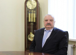 Подарки, цветы и поздравления принимает самый главный «учитель» волгоградских чиновников Подарки, цветы и поздравления принимает самый главный «учитель» волгоградских чиновников