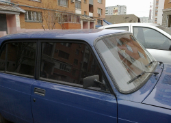 В Волгограде бешеная «пятерка» сбила двух девушек В Волгограде бешеная «пятерка» сбила двух девушек
