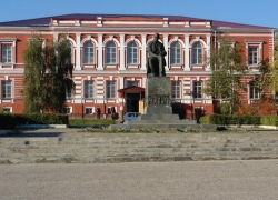 В Серафимовиче Волгоградской области центральную улицу благоустроят за 13 млн рублей В Серафимовиче Волгоградской области центральную улицу благоустроят за 13 млн рублей