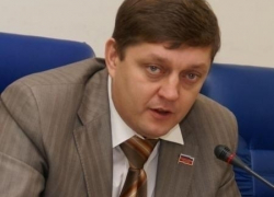 Депутат Олег Пахолков требует разобраться с «вымогательством» со стороны авиационных компаний Депутат Олег Пахолков требует разобраться с «вымогательством» со стороны авиационных компаний