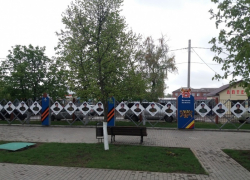 Под Волгоградом третьеклассник изуродовал плакаты героев ВОВ Под Волгоградом третьеклассник изуродовал плакаты героев ВОВ