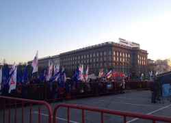 В Волгограде на площади Павших борцов состоялся митинг-концерт В Волгограде на площади Павших борцов состоялся митинг-концерт