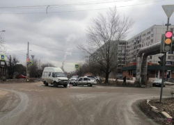 Водитель маршрутки №29С протаранил иномарку в Волгограде: в больницу попали два человека Водитель маршрутки №29С протаранил иномарку в Волгограде: в больницу попали два человека