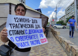 «Это траурный день»: в центре Волгограда прошли протестные акции «Это траурный день»: в центре Волгограда прошли протестные акции