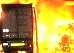 На стоянке ООО «Волгоград-Знак» неизвестные подожгли сразу 3 грузовика На стоянке ООО «Волгоград-Знак» неизвестные подожгли сразу 3 грузовика