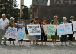 Протестующие садоводы угрожают мэрии голодовкой Протестующие садоводы угрожают мэрии голодовкой