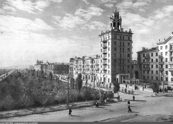 Как пленные немцы строили сталинский ампир: дом с башенкой в Краснооктябрьском районе Волгограда Как пленные немцы строили сталинский ампир: дом с башенкой в Краснооктябрьском районе Волгограда