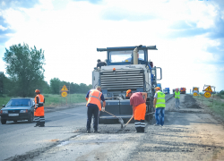 Под Волгоградом трассу М6 ремонтируют с применением новых технологий Под Волгоградом трассу М6 ремонтируют с применением новых технологий