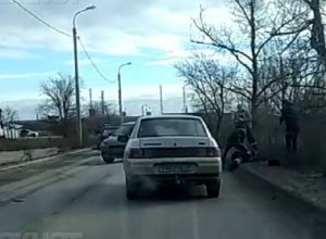Стало известно, за что задержали гаишников с популярного видео в Волгограде Стало известно, за что задержали гаишников с популярного видео в Волгограде
