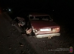 Фура DAF влетела в сломавшуюся на трассе «семерку» жителя Волгоградской области Фура DAF влетела в сломавшуюся на трассе «семерку» жителя Волгоградской области