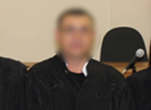 Жена мирового судьи избила любовницу мужа на его рабочем месте в Волгограде Жена мирового судьи избила любовницу мужа на его рабочем месте в Волгограде