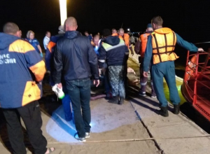 На перевернувшемся у волгоградского речпорта катамаране погибшие отмечали день рождения На перевернувшемся у волгоградского речпорта катамаране погибшие отмечали день рождения