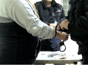 Две супружеские пары совершили угон кроссовера в Волгограде Две супружеские пары совершили угон кроссовера в Волгограде