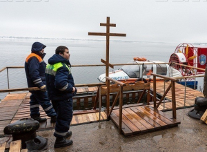 В Волгограде начали готовить берег к крещенским купаниям В Волгограде начали готовить берег к крещенским купаниям