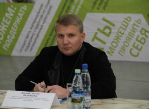 Депутат из Волгограда три года ходит в одной и той же майке Депутат из Волгограда три года ходит в одной и той же майке
