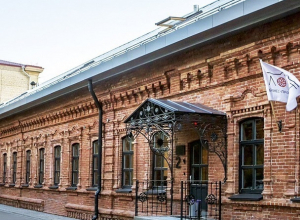 Болельщиков разных стран соберут в одноэтажном старом здании в Волгограде Болельщиков разных стран соберут в одноэтажном старом здании в Волгограде
