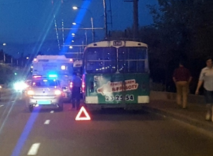 Троллейбус с автобусом не поделили дорогу на севере Волгограда Троллейбус с автобусом не поделили дорогу на севере Волгограда