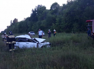 Последствия ДТП с четырьмя погибшими в автомобиле под поездом Волгоград-Нижневартовск попали на видео Последствия ДТП с четырьмя погибшими в автомобиле под поездом Волгоград-Нижневартовск попали на видео