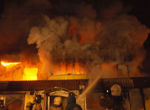 В Михайловке из горящего магазина эвакуировали 20 человек