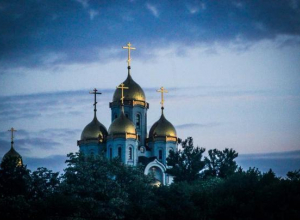 Над Волгоградом безоблачное небо Над Волгоградом безоблачное небо