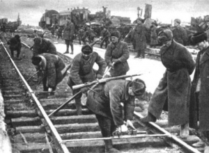 Календарь: 27 декабря 1941 года в Сталинграде поезда начали движение через Волгу Календарь: 27 декабря 1941 года в Сталинграде поезда начали движение через Волгу