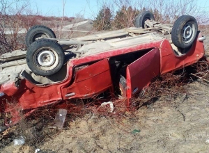 Пять человек пострадали в перевернувшихся «Жигулях» под Волгоградом Пять человек пострадали в перевернувшихся «Жигулях» под Волгоградом