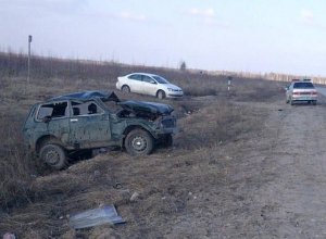 «Нива» перевернулась на дороге в Волгоградской области: погибла женщина «Нива» перевернулась на дороге в Волгоградской области: погибла женщина