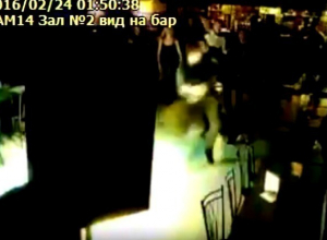 На видео попала массовая драка на 23 февраля в баре Волгограда На видео попала массовая драка на 23 февраля в баре Волгограда