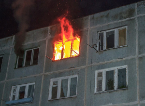 Волгоградка чудом выбралась из горящей многоэтажки в День защитника Отечества Волгоградка чудом выбралась из горящей многоэтажки в День защитника Отечества