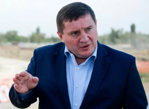 Губернатор Андрей Бочаров позвал сенаторов и депутатов на субботние посиделки Губернатор Андрей Бочаров позвал сенаторов и депутатов на субботние посиделки
