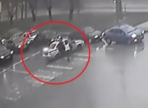 Погоня за 16-летним водителем ВАЗ-2108 в центре Волгограда попала на видео Погоня за 16-летним водителем ВАЗ-2108 в центре Волгограда попала на видео