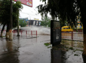 Волгоград снова заливает дождем Волгоград снова заливает дождем