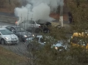 Автомобиль загорелся утром на дороге в Волгограде Автомобиль загорелся утром на дороге в Волгограде
