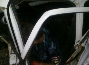 Полицейский на «Ниве» ночью врезался в автофургон под Волгоградом Полицейский на «Ниве» ночью врезался в автофургон под Волгоградом