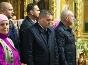 Пасху волгоградский губернатор встретил в окружении приближенных Пасху волгоградский губернатор встретил в окружении приближенных