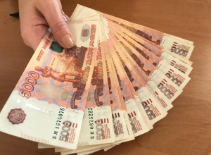 Сотрудник администрации получил взятку в Волгограде цветами и деньгами Сотрудник администрации получил взятку в Волгограде цветами и деньгами