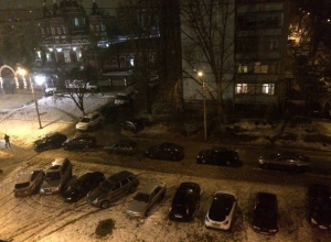 Верующие волгоградцы перед рождественской службой побросали авто на новом газоне Верующие волгоградцы перед рождественской службой побросали авто на новом газоне