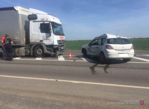 Opel протаранил фуру Mercedes на трассе в Волгоградской области: 1 погиб Opel протаранил фуру Mercedes на трассе в Волгоградской области: 1 погиб