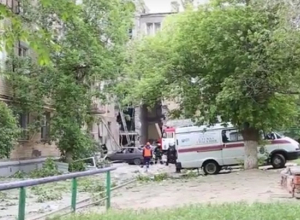 Из взорвавшегося дома в Волгограде спасатели вытащили на руках лежачую пенсионерку Из взорвавшегося дома в Волгограде спасатели вытащили на руках лежачую пенсионерку