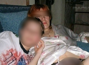 Мать зарабатывает на порно с несовершеннолетним сыном в соцсетях Волгограда Мать зарабатывает на порно с несовершеннолетним сыном в соцсетях Волгограда