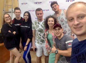 Член политсовета волгоградской «Единой России» взял жену на патриотический автопробег в Крым Член политсовета волгоградской «Единой России» взял жену на патриотический автопробег в Крым