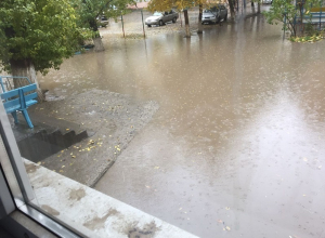 Водители и пешеходы ушли в глубокие заплывы на дорогах Волгограда Водители и пешеходы ушли в глубокие заплывы на дорогах Волгограда