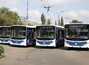 По 400 человек перевез каждый автобус-шаттл на 9 мая По 400 человек перевез каждый автобус-шаттл на 9 мая