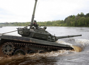 Военные отработают подводное вождение танков на полигоне Прудбой Военные отработают подводное вождение танков на полигоне Прудбой