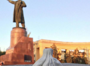 В День города в Волгограде открыли памятник хинкалине В День города в Волгограде открыли памятник хинкалине