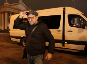 60-летний солист группы «ДДТ» устроил энергичные танцы в Волгограде 60-летний солист группы «ДДТ» устроил энергичные танцы в Волгограде