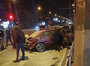 В центре Волгограда разбилась компания молодежи В центре Волгограда разбилась компания молодежи