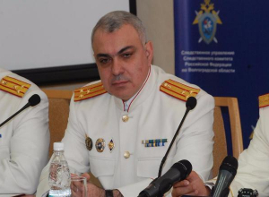 Михаил Музраев отправил на пенсию своего зама Армена Енокяна Михаил Музраев отправил на пенсию своего зама Армена Енокяна