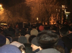 Тысячи зрителей устроили давку у музея-панорамы «Сталинградская битва», чтобы увидеть салют и видеоинсталляцию Тысячи зрителей устроили давку у музея-панорамы «Сталинградская битва», чтобы увидеть салют и видеоинсталляцию